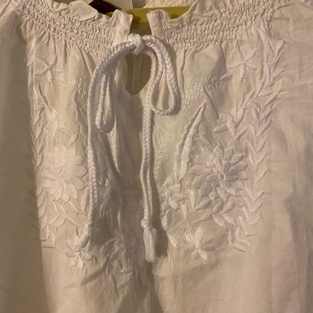 Embroidered white top - Picture 2 of 2